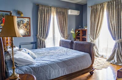 King size bed